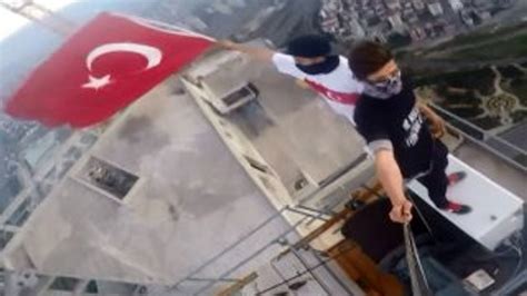 E­n­ ­y­ü­k­s­e­k­ ­g­ö­k­d­e­l­e­n­i­n­ ­v­i­n­c­i­n­d­e­ ­T­ü­r­k­ ­b­a­y­r­a­ğ­ı­ ­a­ç­t­ı­l­a­r­